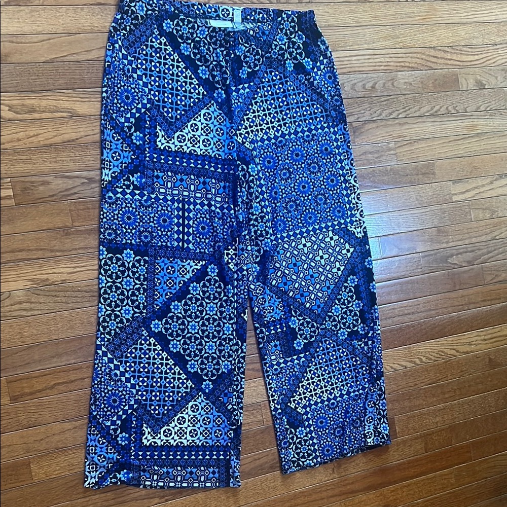 Chico's women’s Blue and Black Patterned Pants